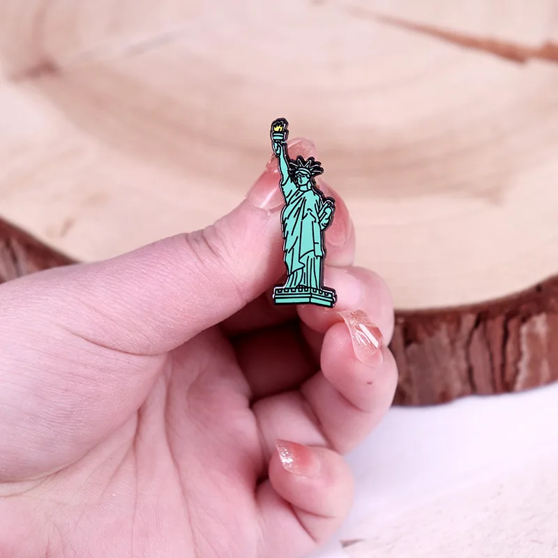 fashion Statue of Liberty portrait badge lapel pin