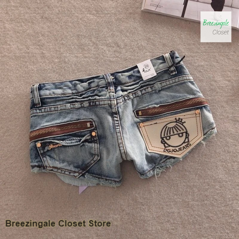 

Korean-style cartoon cowboy shorts female summer fashion slim new short A-shaped casual hot pants with holes and low waist.