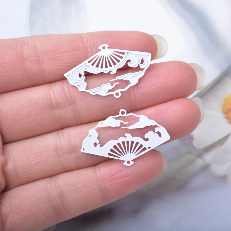 30 Stück AC11309 20*31mm Messing Laser-geschnittene fächerförmige Anhänger Verbinder Goldene kleine Sektoranhänger für DIY Schmuck, Halsketten- und Ohrringherstellung – Detail 7