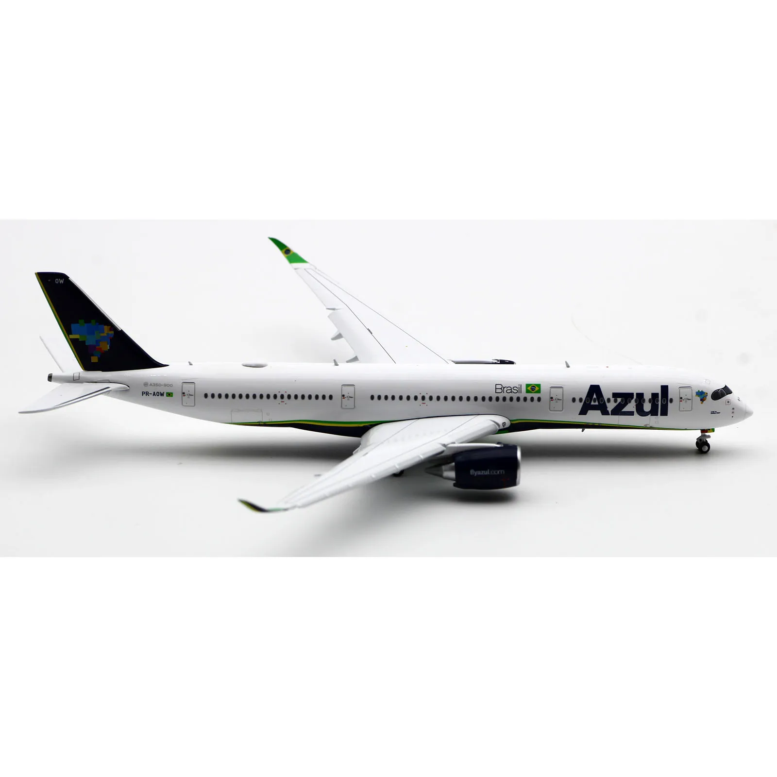 Lh4323a合金収集可能な飛行機ギフトjcの翼1:400 azul resimpairbus A350-900XWB diyキャスト航空機モデルPR-AOYフラップダウン