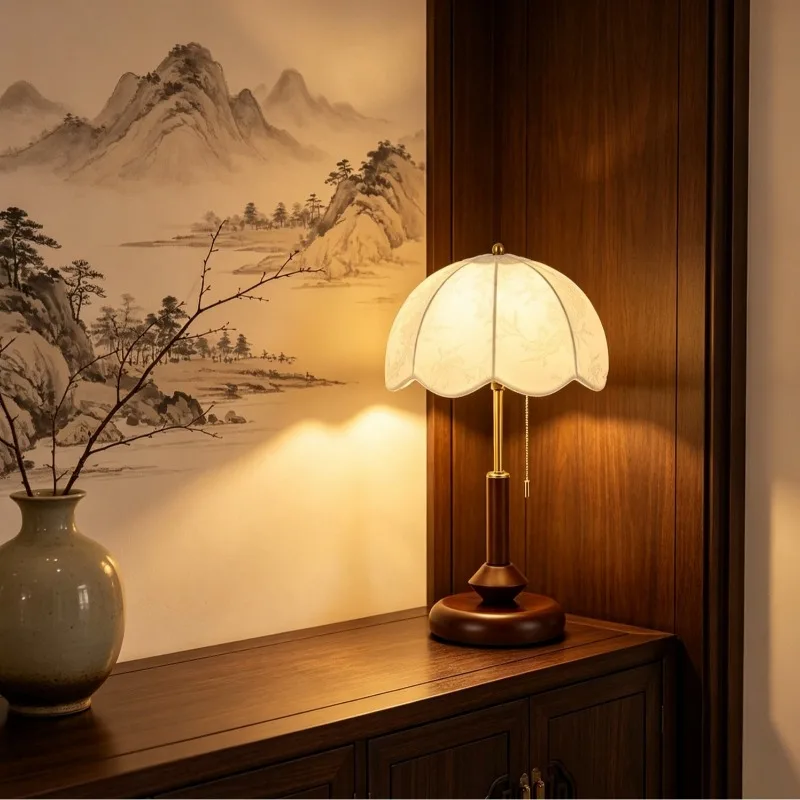 Retro style petal fabric bedroom bedside lamp light luxury atmosphere desk lamp