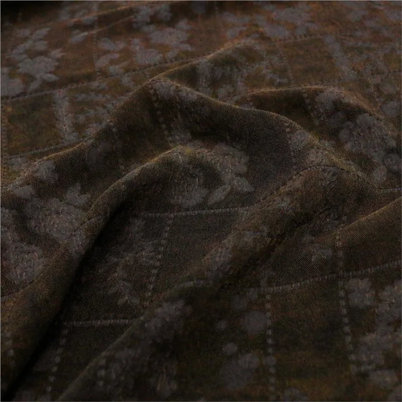 

This is a high-end crepe yarn fabric with sticky and elastic feel niche designer for fashion