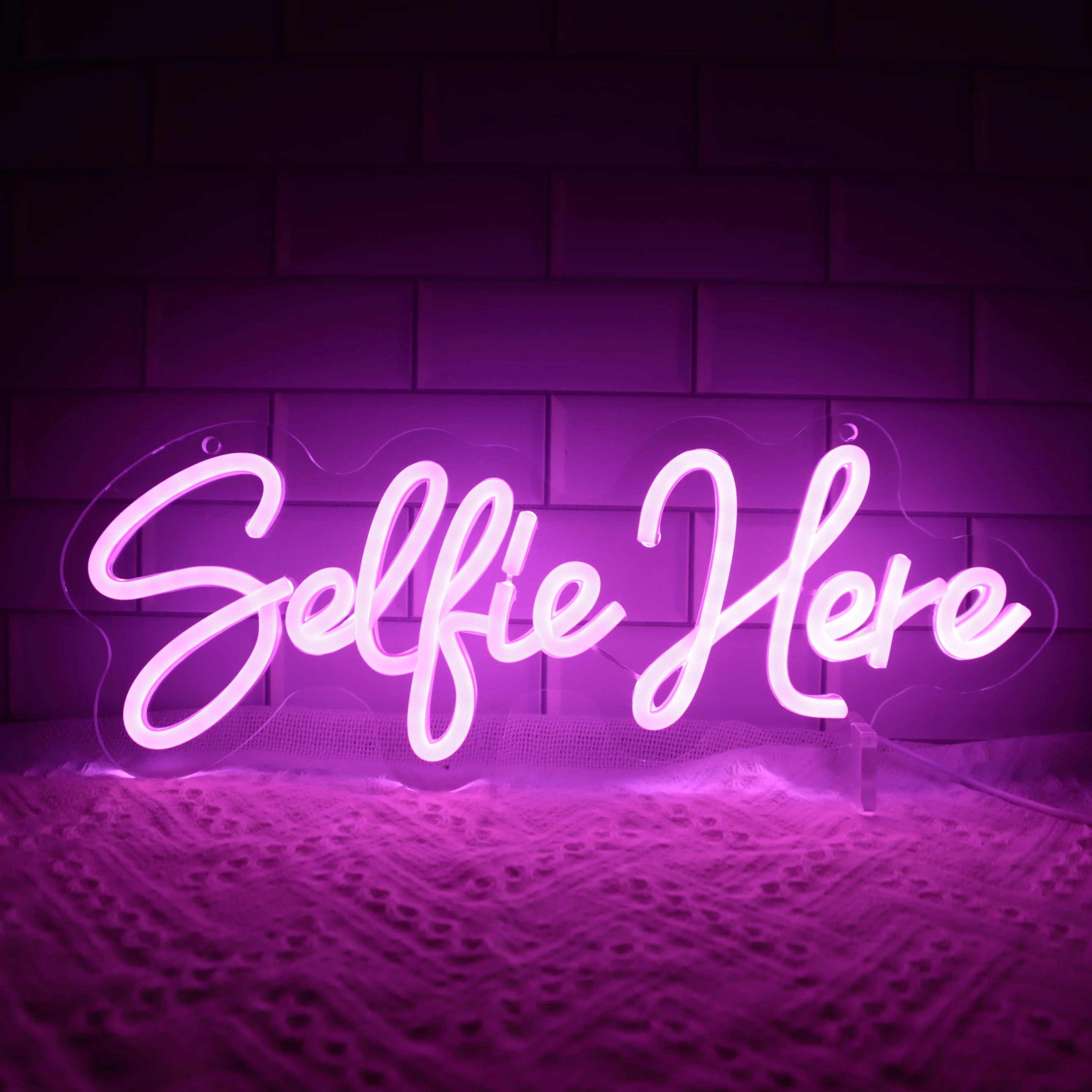 Neon Sign Selfie Aqui, Studio Party Layout, Luz LED, Quarto Estético, Home Game Room, Personalidade Artística, Wall Decor Lamp, Presente