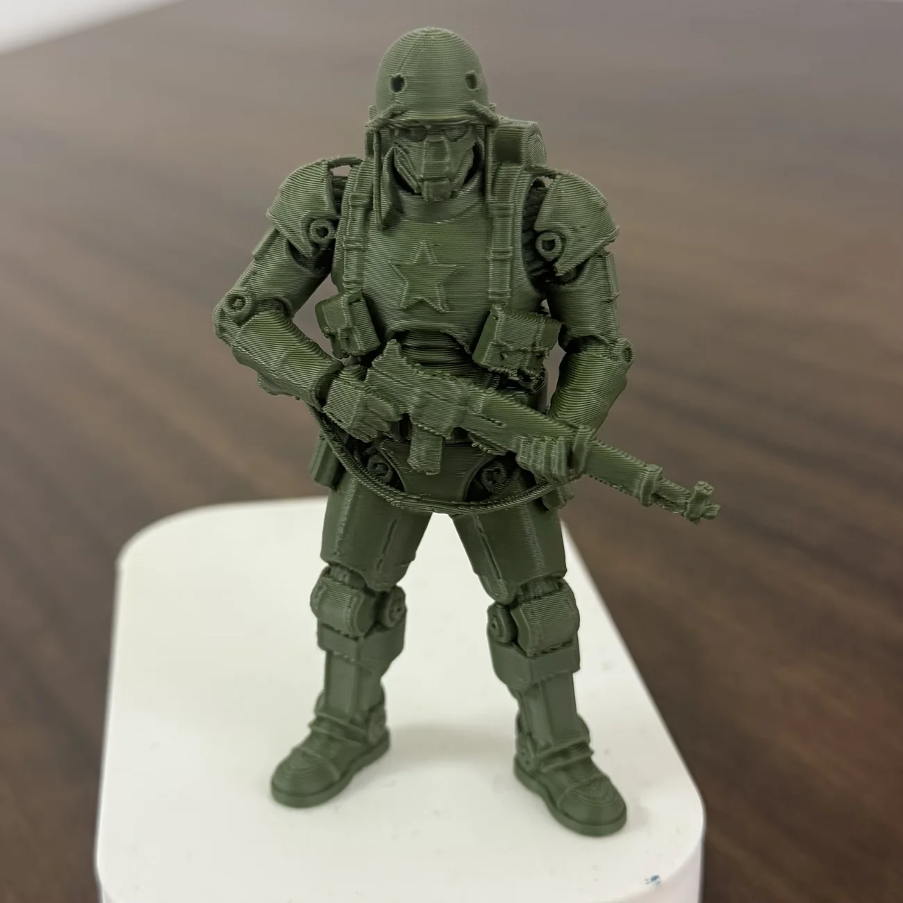 Military Soldier Model - Plastic Army Statue with Uniform, Suitable for Desktop, Bookshelf, or Collection - Decorative