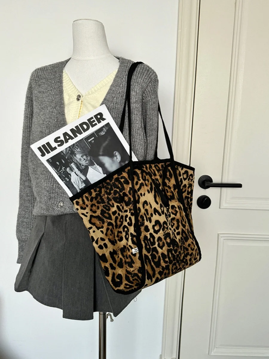 

Fall Winter Camouflage Canvas Tote Bag Commuter Large Capaci Single oulder Bag Ins Printing Handbag Trendy Tote Bag