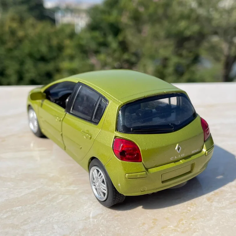 1:32 Scale Diecast Vehicles Renault Clio Alloy Car Model Collection Ornaments Kids Toys Boys Christmas Gifts