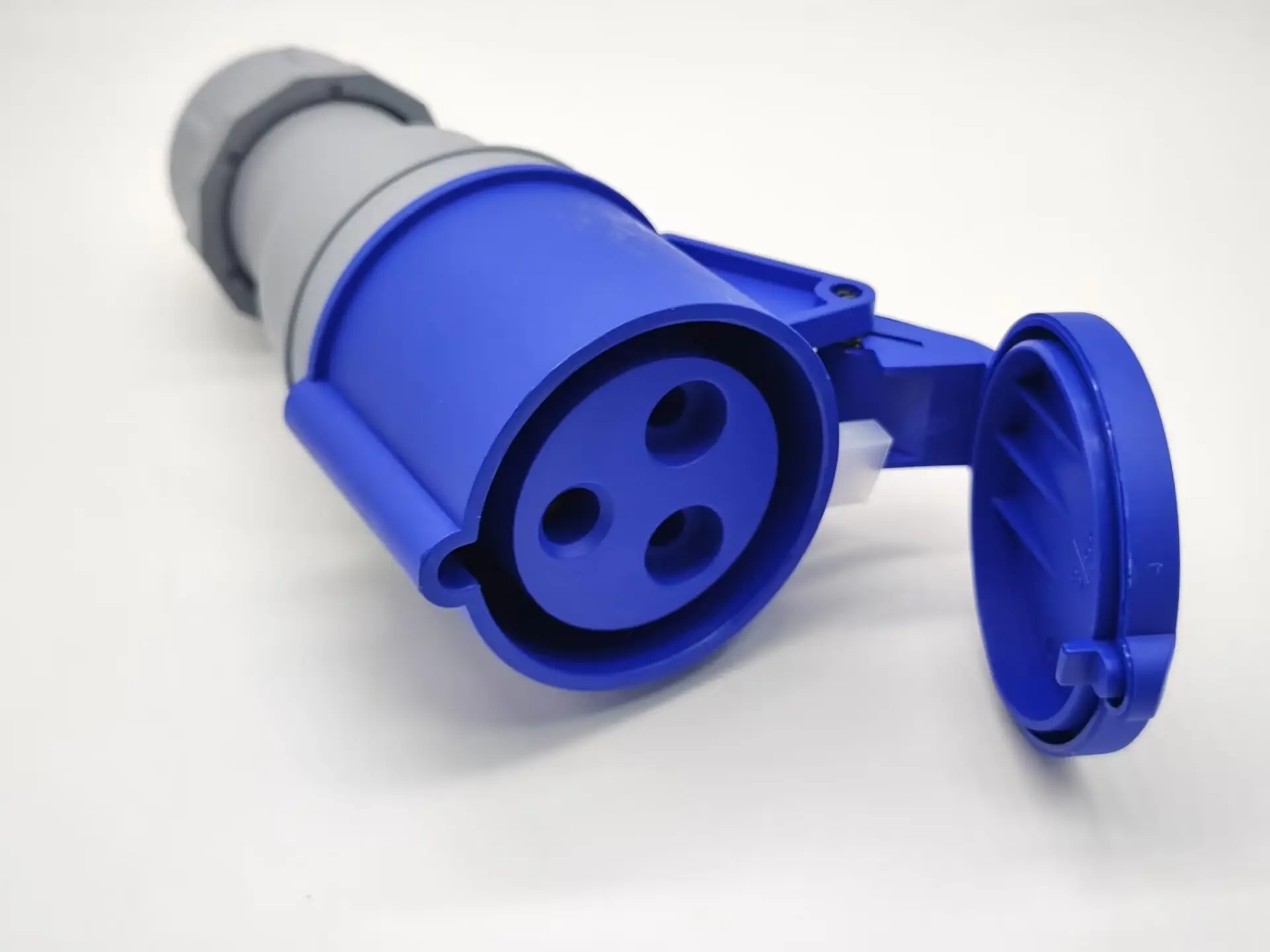 IEC 60309 مقبس متحرك 32A 3pin 220 فولت-250 فولت 50/60 هرتز 3P 6h 2P + E مقاوم للماء IP44 CEE مقبس صناعي مع غطاء محمل بنابض