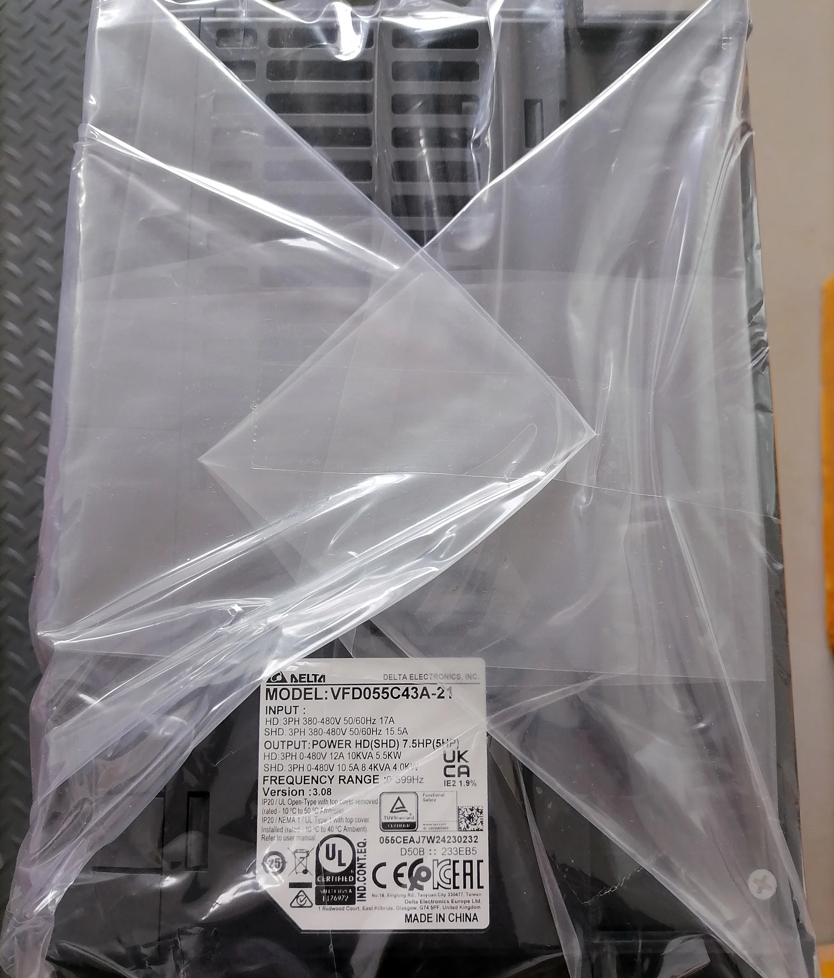 

Delta VFD055C43A-21 Series Drive 5,5 кВт 460 HP 12 A в 3 фазы
