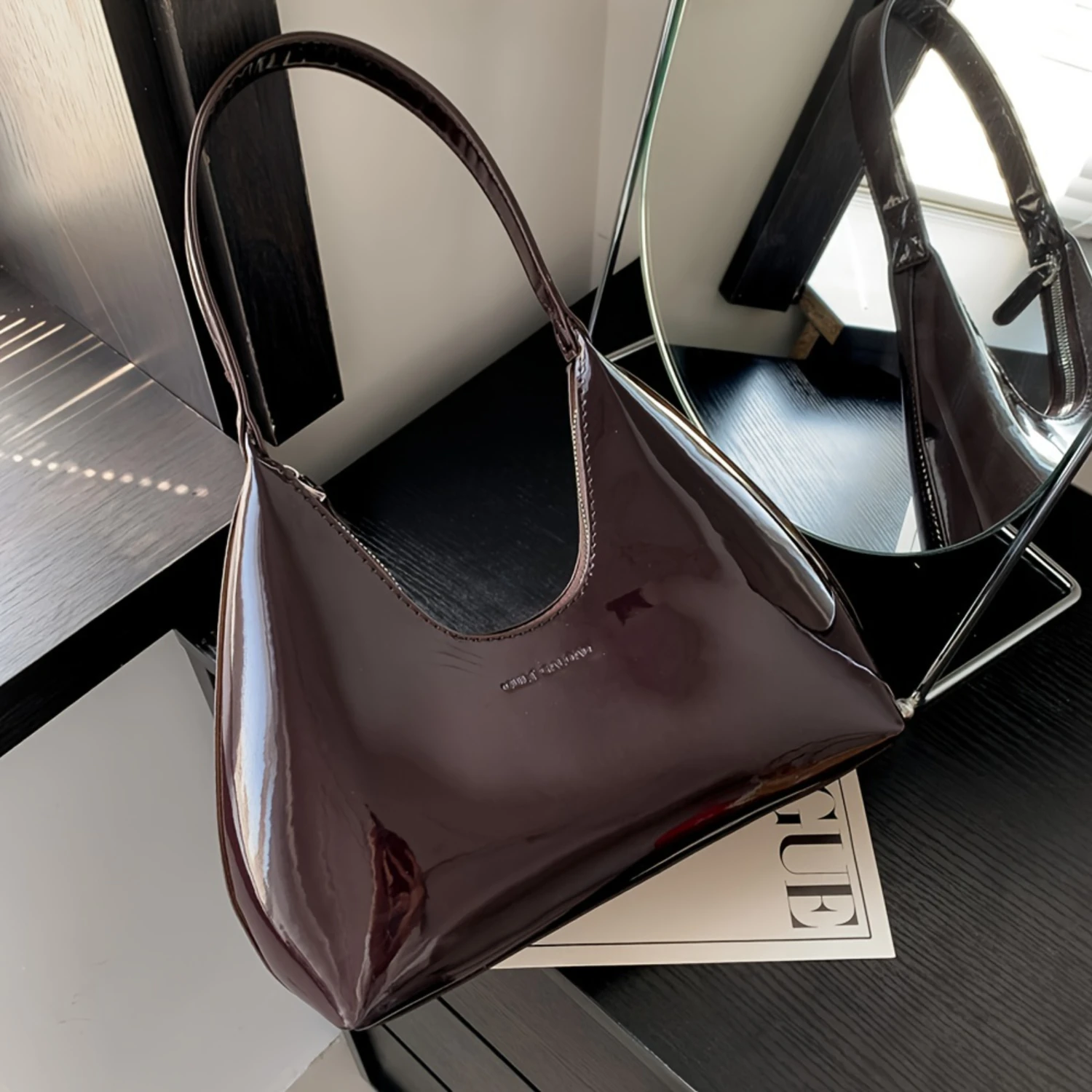 시크한 광택 PU 가죽 숄더백 - 모든 상황에 맞는 다재다능하고 내구성이 뛰어난 패션 토트백