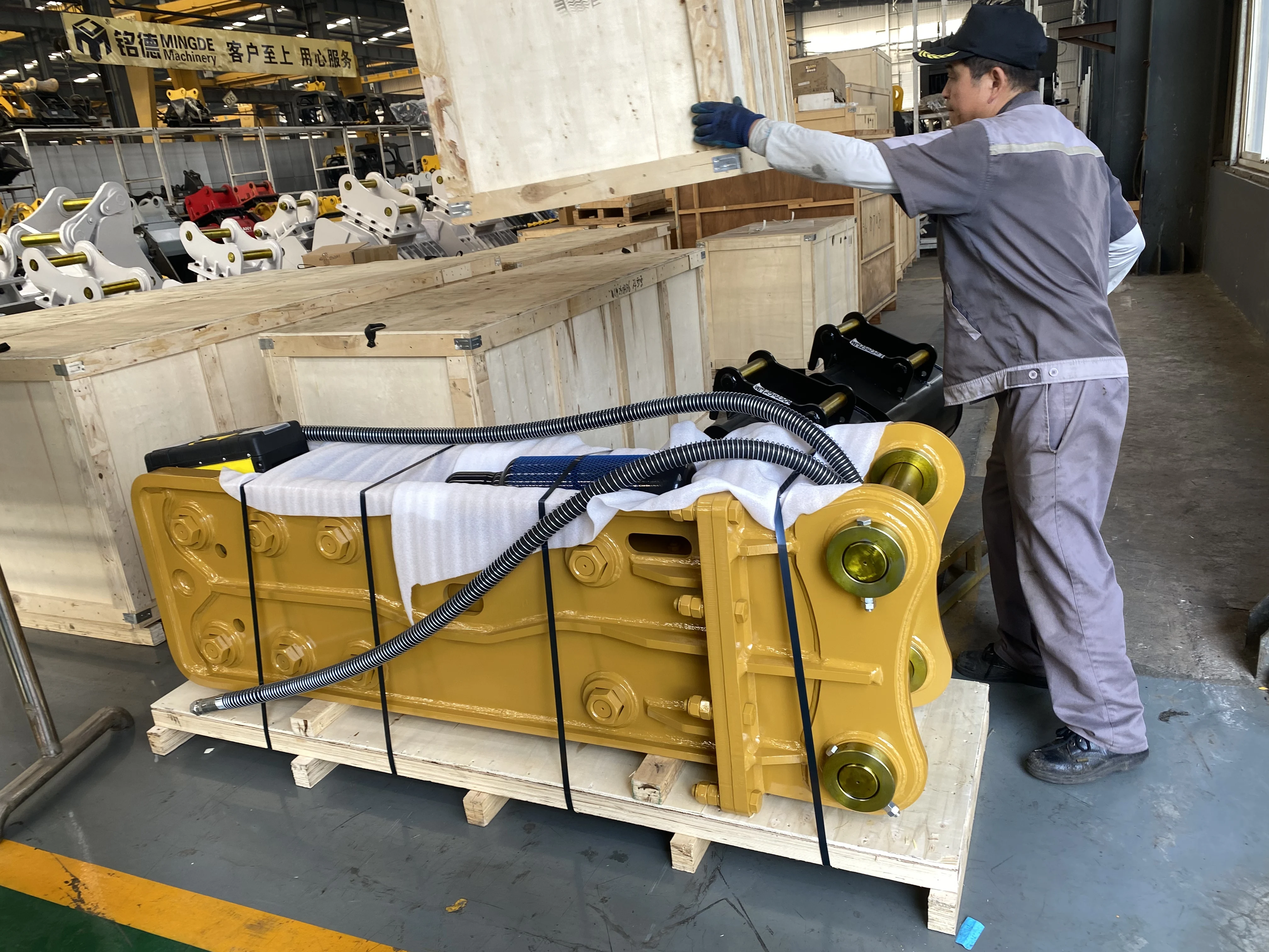 Powerful Hydraulic Breaker for Mining and Quarry Operations Excavator Hammer