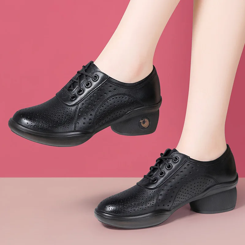 新成人女性のソフト牛革ミドルヒールダンスシューズ通気性ネイビースクエアダンスラテンダンスシューズ大人のための