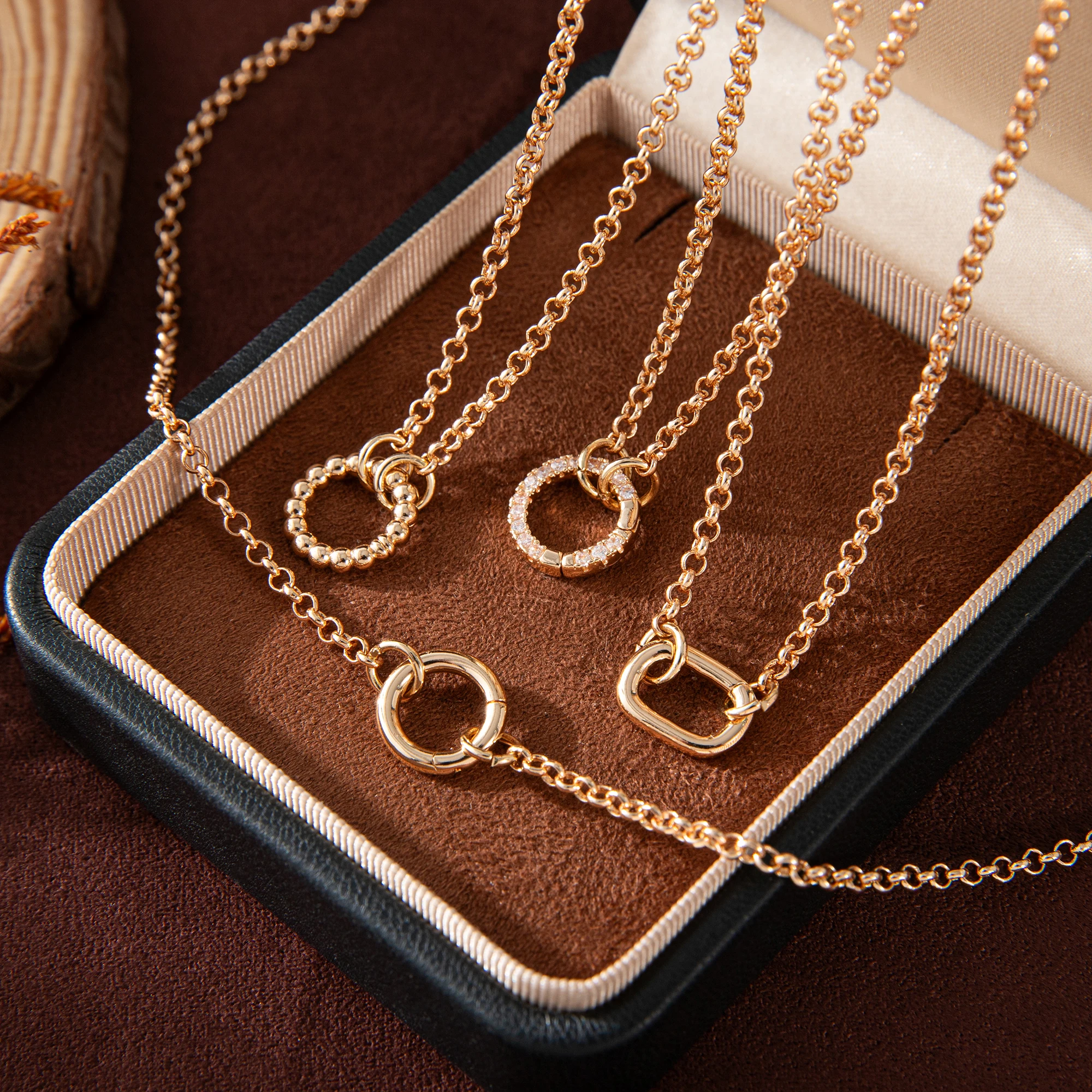 18K Vergoldete Kupfer-Halskette mit Exquisitem Rundem Anhänger und Kristallverzierung, Elegantes Schmuckgeschenk – Detail 2