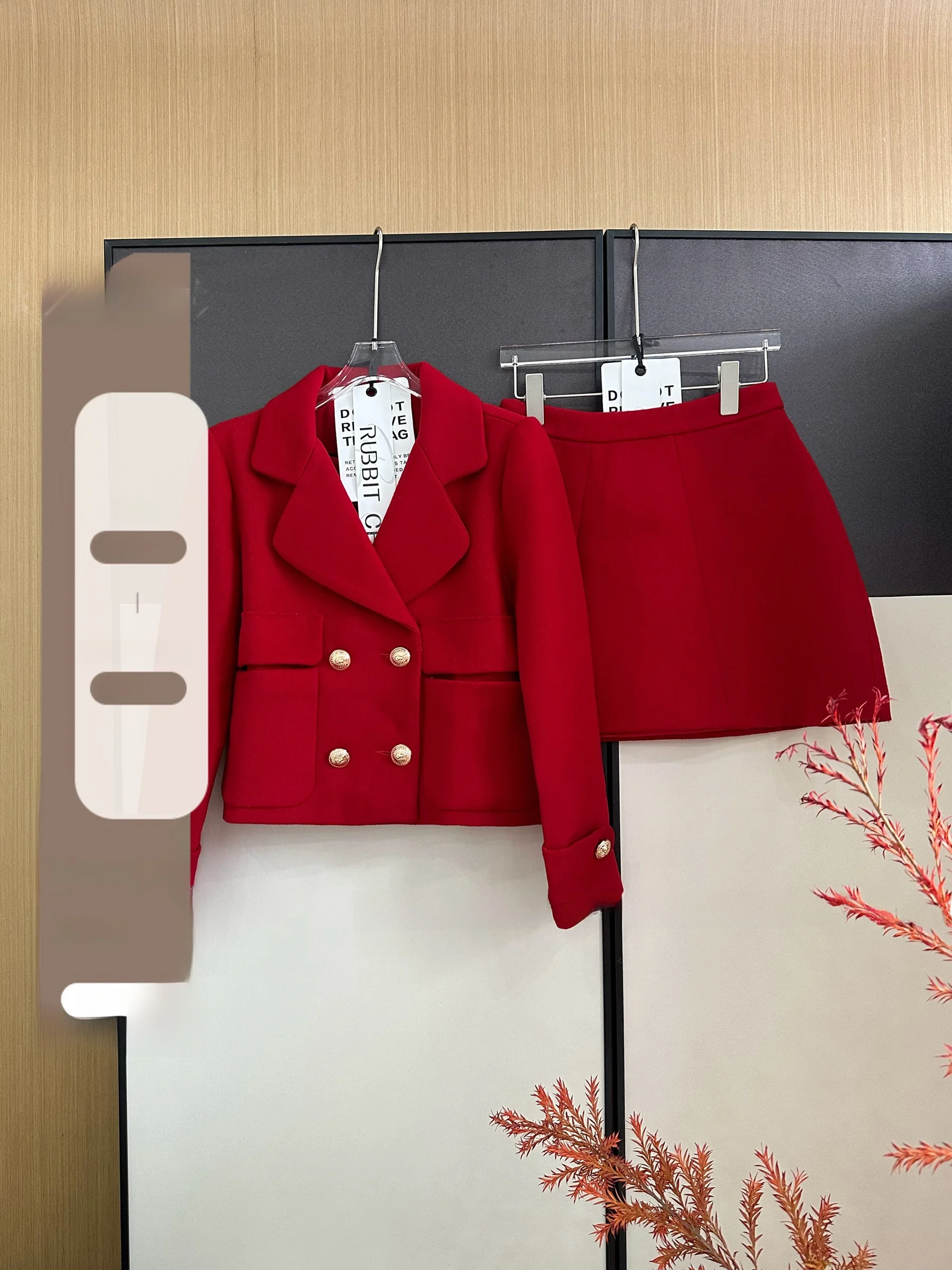 

Limited Edition Cisas Theme Faion Set with Jaet And Skirt in Red And een Colors Long Sve Button Sle Women...