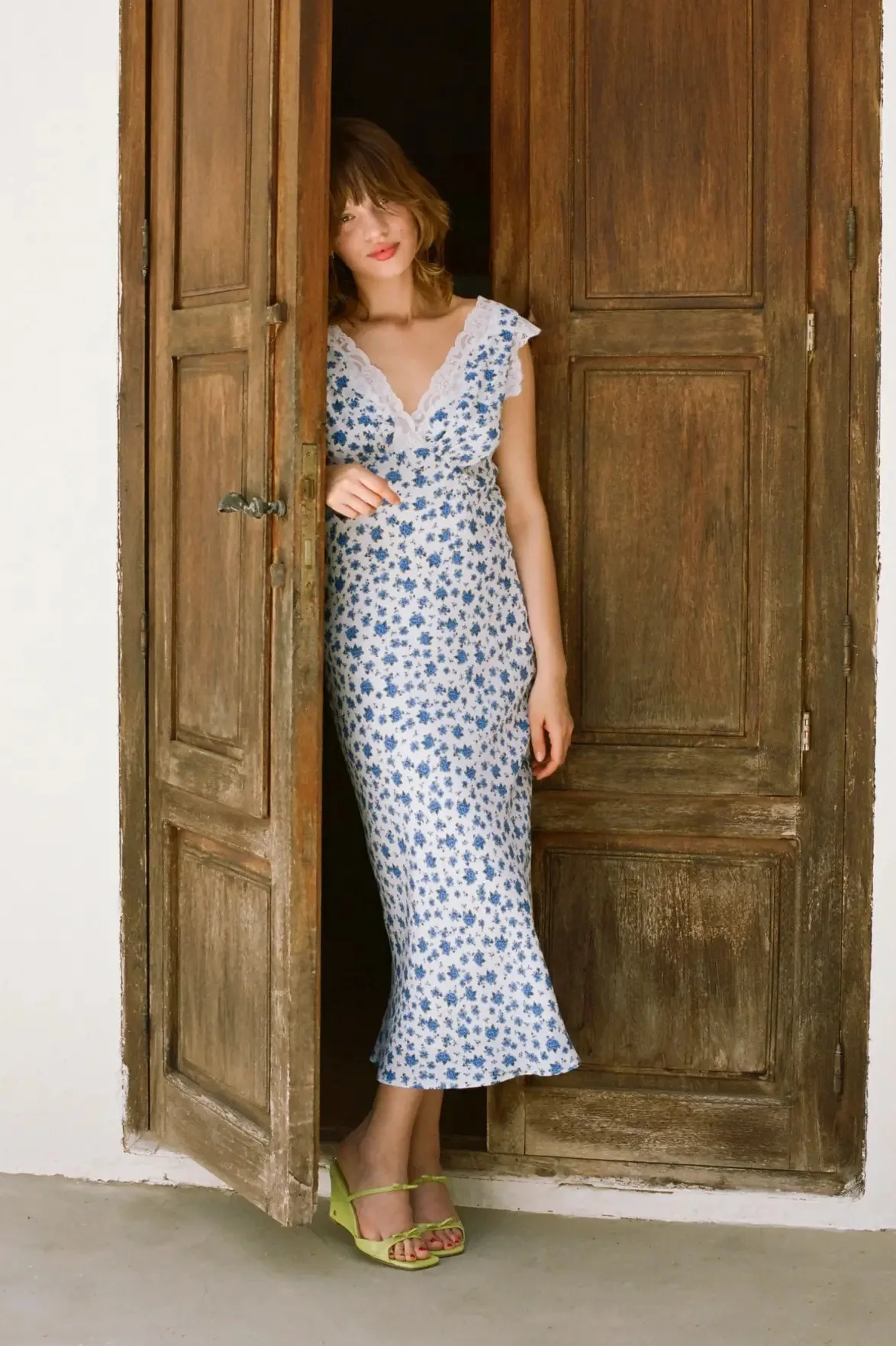 

2023 Summer Women's Wear Floral Print Dresses Lace Stitching V-neck Dress Slim Slit Holiday Blue vestido feminino