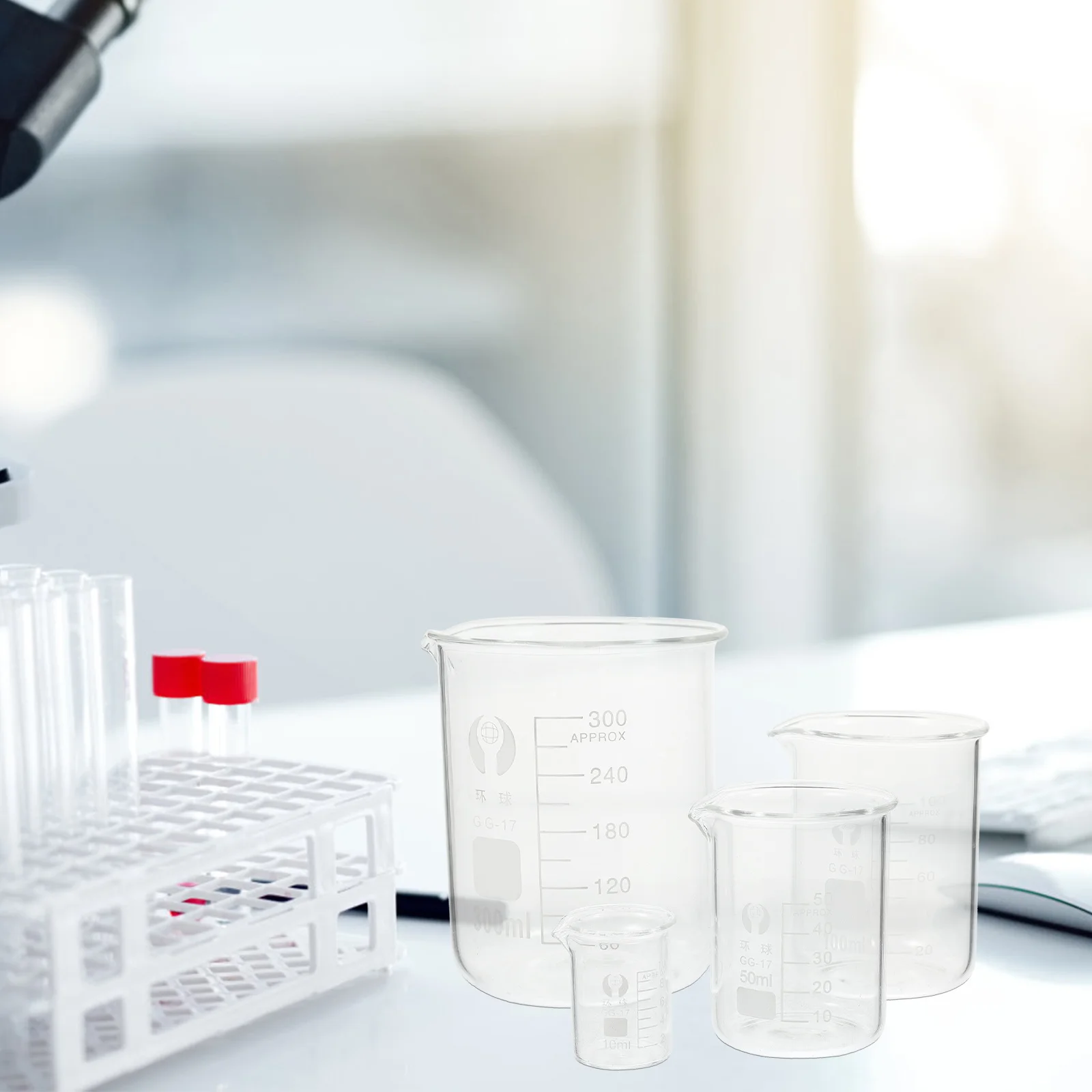 Mobestech 4Pcs Glass Beaker Set 250ml 100ml Graduated Measuring Jug Lab Equipment Clear With Spout Scale Cups