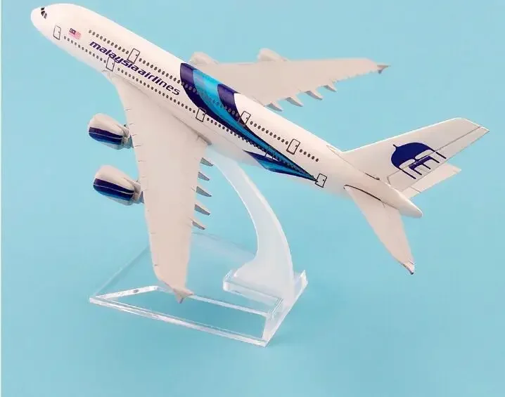 hot sell Size 1:400 plane model A380  Malaysia Sina A380 Metal simulation airplane model for kid toys Christmas gift