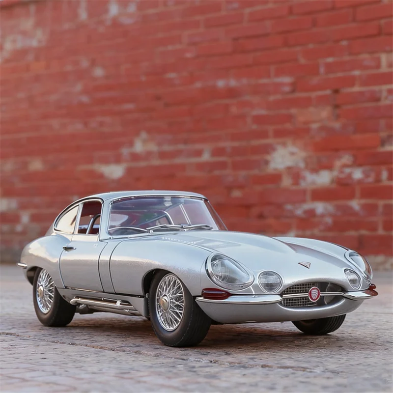 

1:24 E-тип, классическая модель спортивного автомобиля из сплава, литая под давлением металлическая ретро-старая модель автомобиля, высокая имитация звука, свет, детская игрушка в подарок