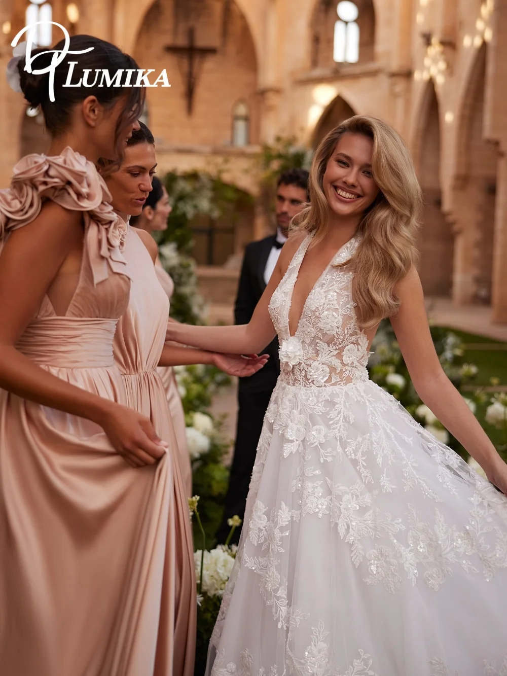 

Sexy Deep V-Neck Wedding Dress 2026 Elegant Sleeveless Lawn Bridal Gown Fashion Lace Appliqué Floor-Length Dress Customized