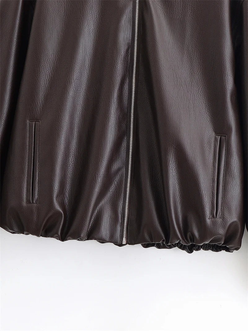 معطف نسائي لخريف 2025 نمط جديد بني داكن وأكمام طويلة من الجلد الصناعي جاكيت بسحاب مع طية صدر السترة كاجوال بسيط وعصري