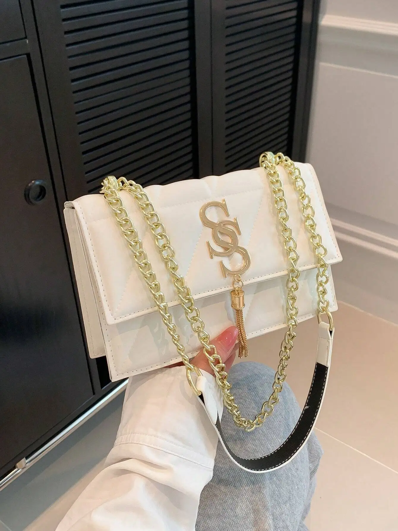 

Квадратная сумка с кисточками и цепочкой с клапаном Белая минималистичная мягкая сумка-саквояж Круглый узор Стеганая сумка на плечо Универсальная сумка для