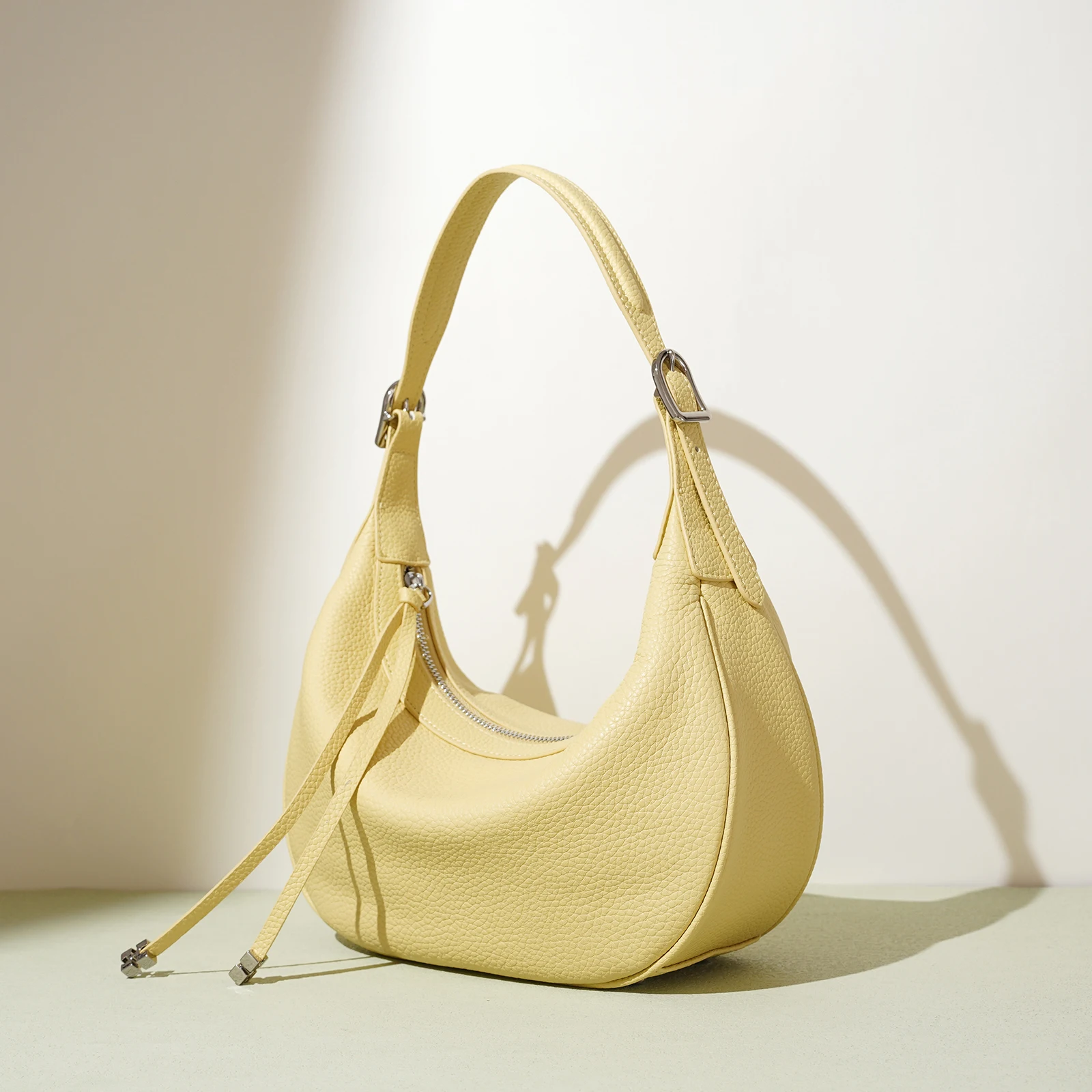 

2025 Fashionable Simple Niche Design Half-moon Bag New Genuine Leather Shoulder Bag Texture Portable Crossbody Bag Women's Bag