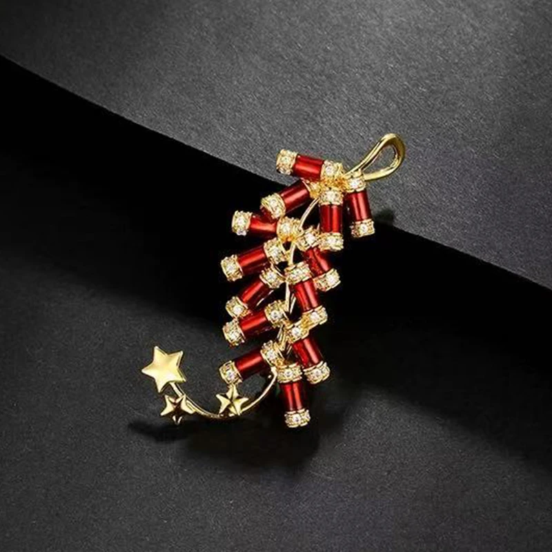 بروش الألعاب النارية: نمط القرمزي والعام القمري الجديد، وسترات الدنيم وهدايا الرخاء