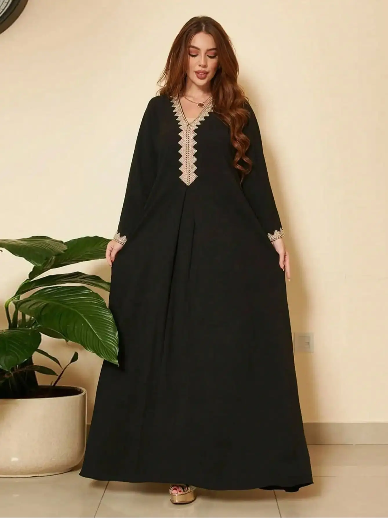 Fashion women's V-neck lace patchwork long sleeved Middle Eastern casual robe Arabian dress