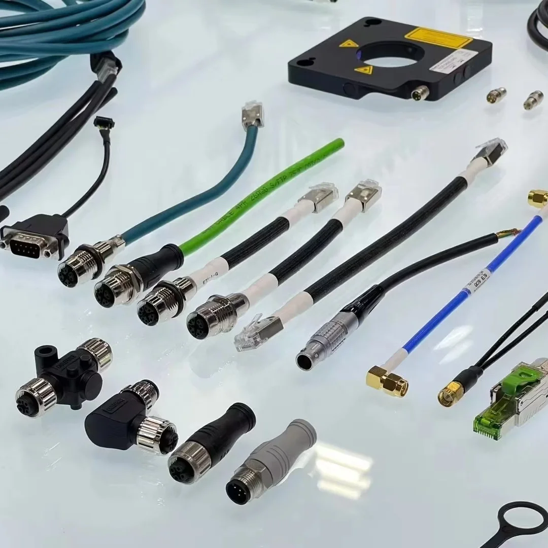 Connecteur mâle M12 à code D, 4 broches, filetage côté châssis M16x1.5, moulé, avec câble Ethernet vert PUR 22AWG de 2 m