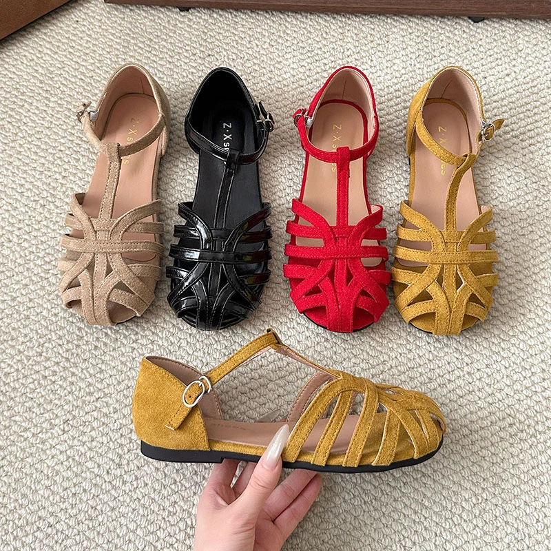 

Hot summer new 2025 lightweight slippers cross outdoor beach sandals soft bottom non-slip lightweight shoes Very good