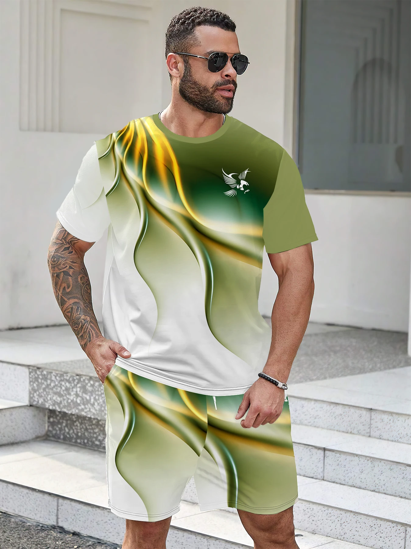 

The 2025 summer new outdoor men's set features a 3D gradient pattern with eagle print, which is casual, fashionable and soft