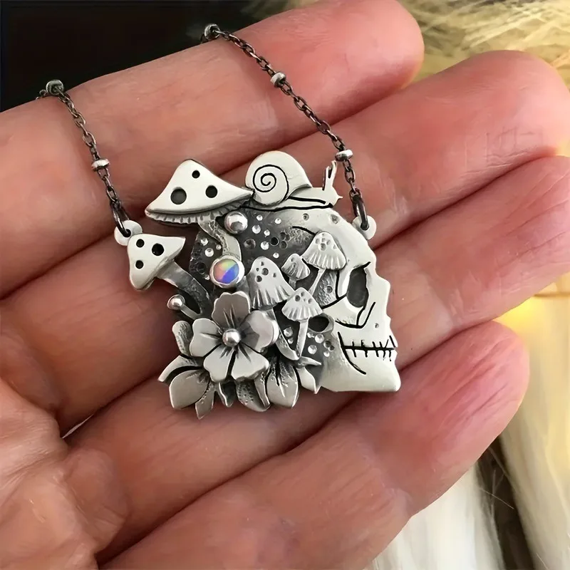 Collar de flores de seta de esqueleto creativo, colgante de Caracol de calavera de estilo gótico, accesorios de joyería Vintage, regalos para mujeres y hombres