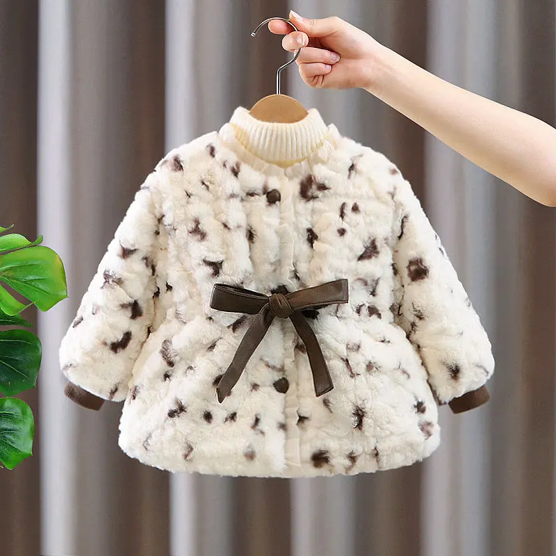 Girls' Coat Autumn and Winter 2024 New Winter Velvet Warm Thickened Baby Foreign Hair Sweater Versatile Outer Wear