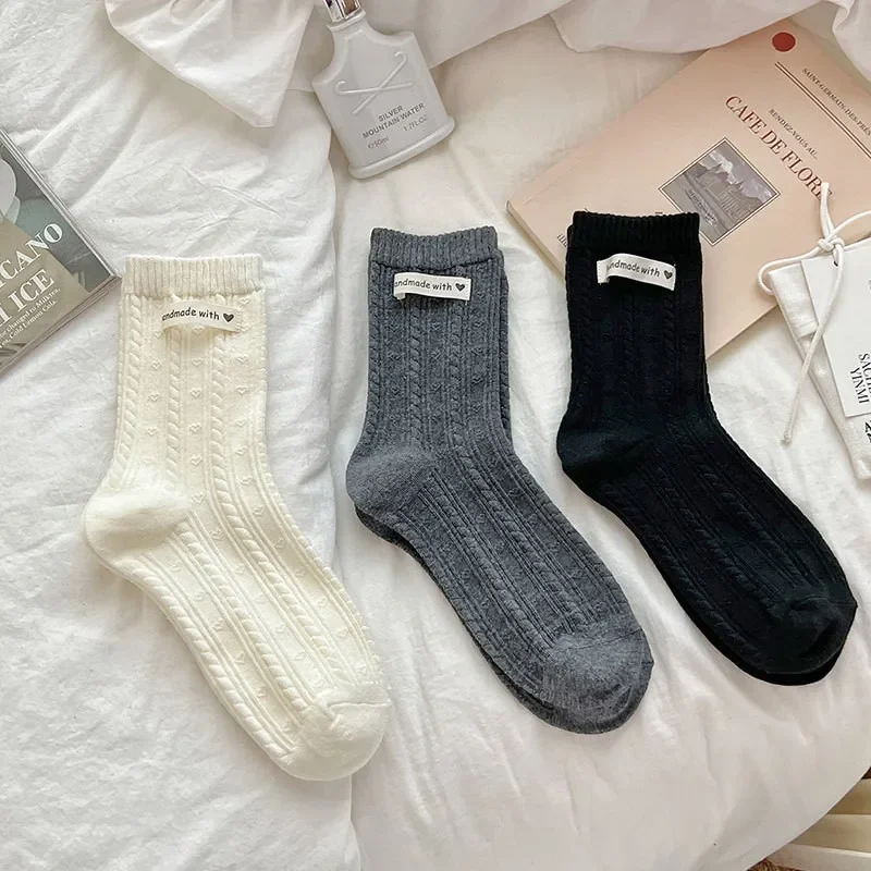 3 أزواج المرأة منتصف العجل على شكل قلب جوارب قطنية لون نقي العصرية الخريف الشتاء وصول مريحة المنزل الجوارب الجوارب القصيرة