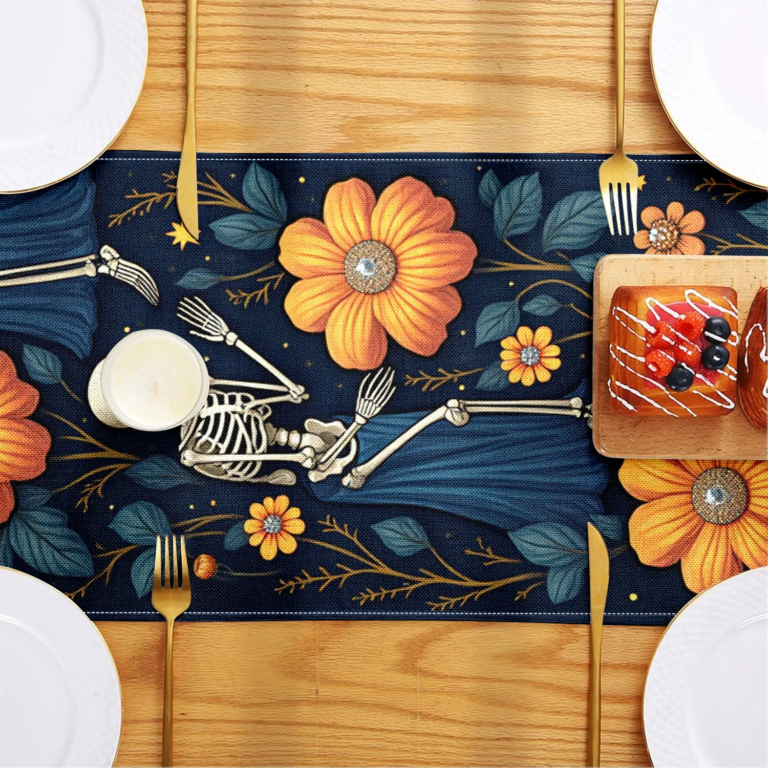 قطعة واحدة من مفرش طاولة الهيكل العظمي الخيالي للهالوين، خلفية زرقاء داكنة مع جماجم، زهور كبيرة، نجوم وأقمار، مناسبة لحفلات الهالوين، استوديوهات تحت عنوان، ديكور منزلي، هدايا العطلات، المماثيل الفنية، مشاهد الحفلات الخيالية #5