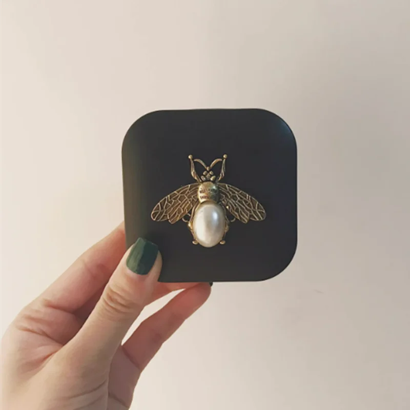 2025 Bee decoration Contact Lens Case Portable Travel Contact Lens Storage Box Mini Contact Lenses Case Gift H5