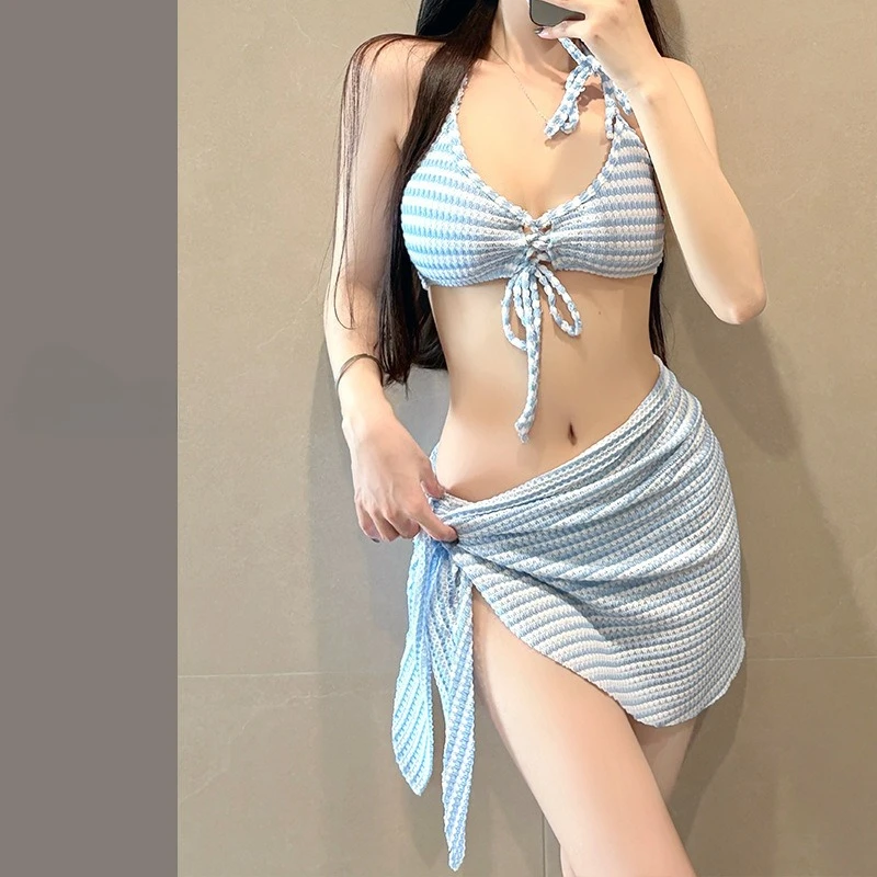 섹시한 K팝 블루 스트라이프 비키니 세트 4종, 홀터넥 타이 드로스트링, 커버 스커트와 스카프 포함 수영복 비키니