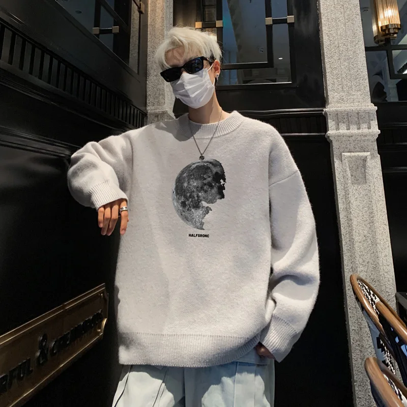 เสื้อสเวตเตอร์ผู้ชายไซส์ใหญ่ สไตล์ลำลอง ลายพระจันทร์ สีขาว สำหรับฤดูใบไม้ร่วง  ไซส์ 5XL  เสื้อถักแฟชั่นสำหรับผู้ชาย