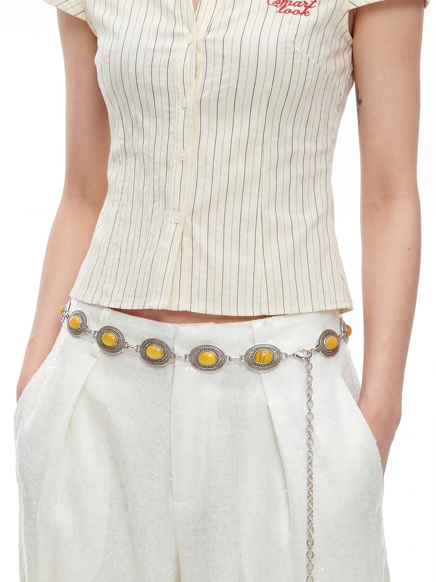 cinturon-de-moda-con-detalles-en-amarillo-ixzakka-accesorio-para-faldas-elegante-detalle-de-cadena-construccion-de-aleacio