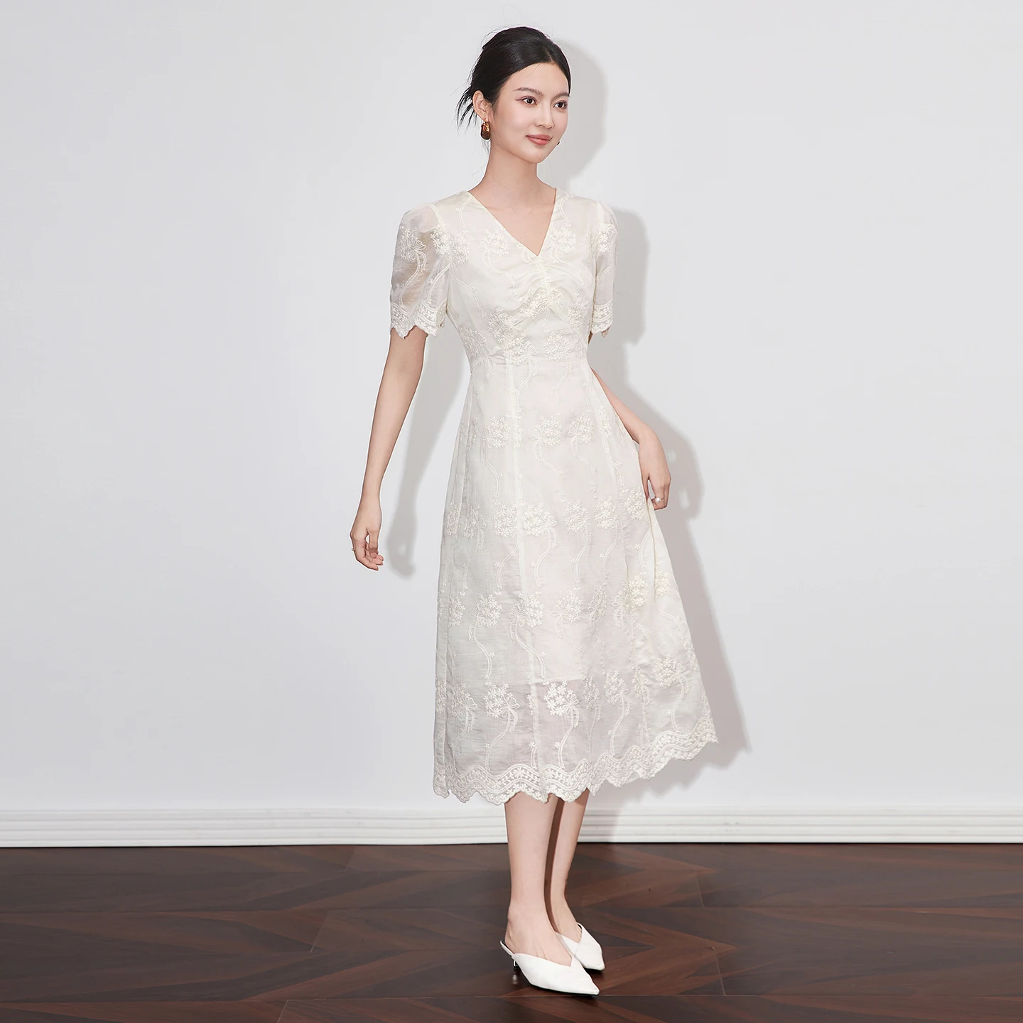 

2025 New Luxury Tencel Embroidered V-Neck Vacation Style Women's Maxi Dress Summer Trendy Premium Elegant