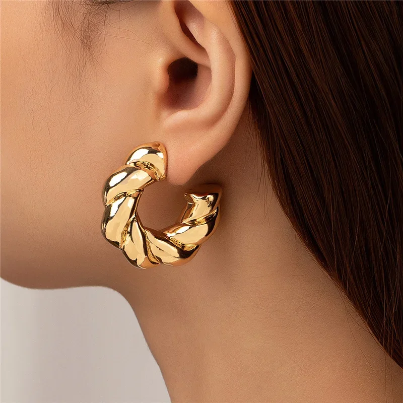 Trendy Circle Twists Earring for Women Simple Temperament Hyperbole Gold Color Ear Daily Wear Jewelry Party Earrings for Women