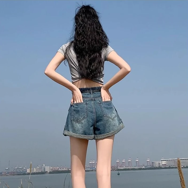 

Летние повседневные женские легкие черные джинсовые шорты с отворотами, с высокой талией, свободного кроя, А-силуэт, широкие штанины, новый стиль 2026