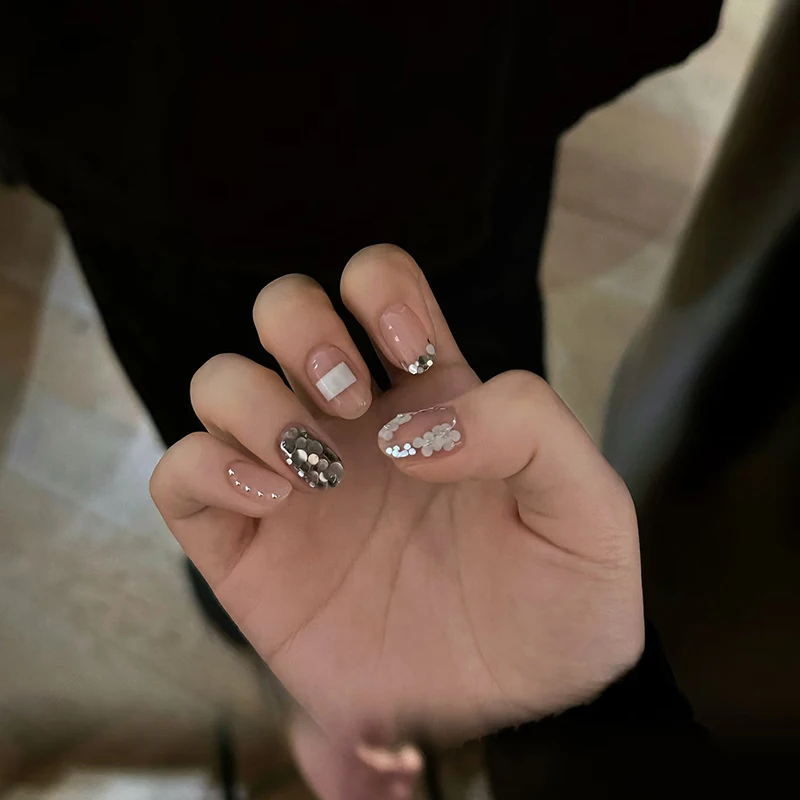 Mini-Farbkreis-Nagelglitzer, blinkend, kleine Größe, silberne Tupfen, Herz, Sterne, Nagelzubehör, Dekoration – Detail 1