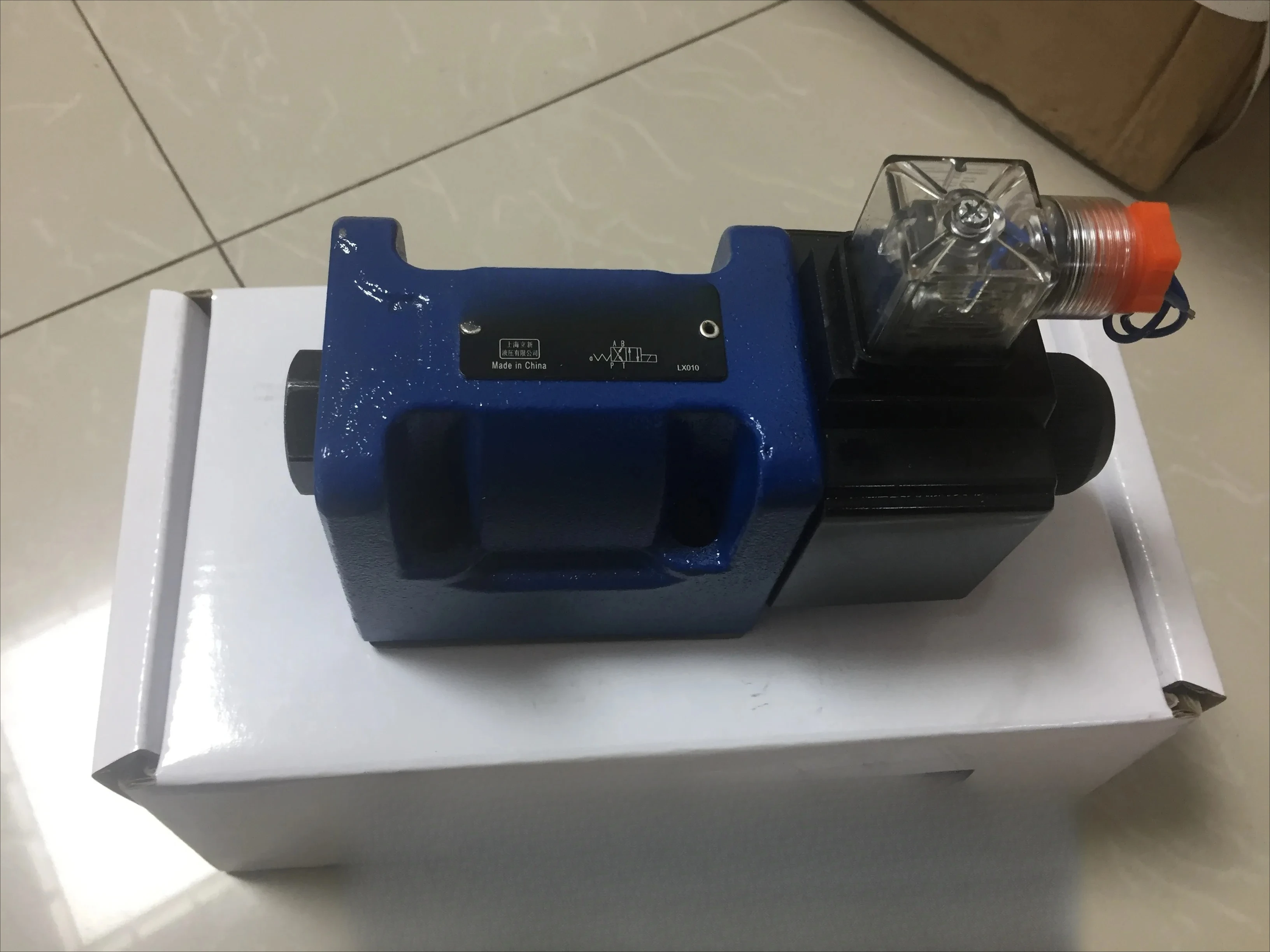 Válvula solenoide hidráulica 4WE10D-L3X/CG24NZ5L 4WE10Y-L3X/CG24NZ5L 4WE10D-L3X/CW220-50NZ5L 4WE10Y-L3X/CW220-50NZ5L