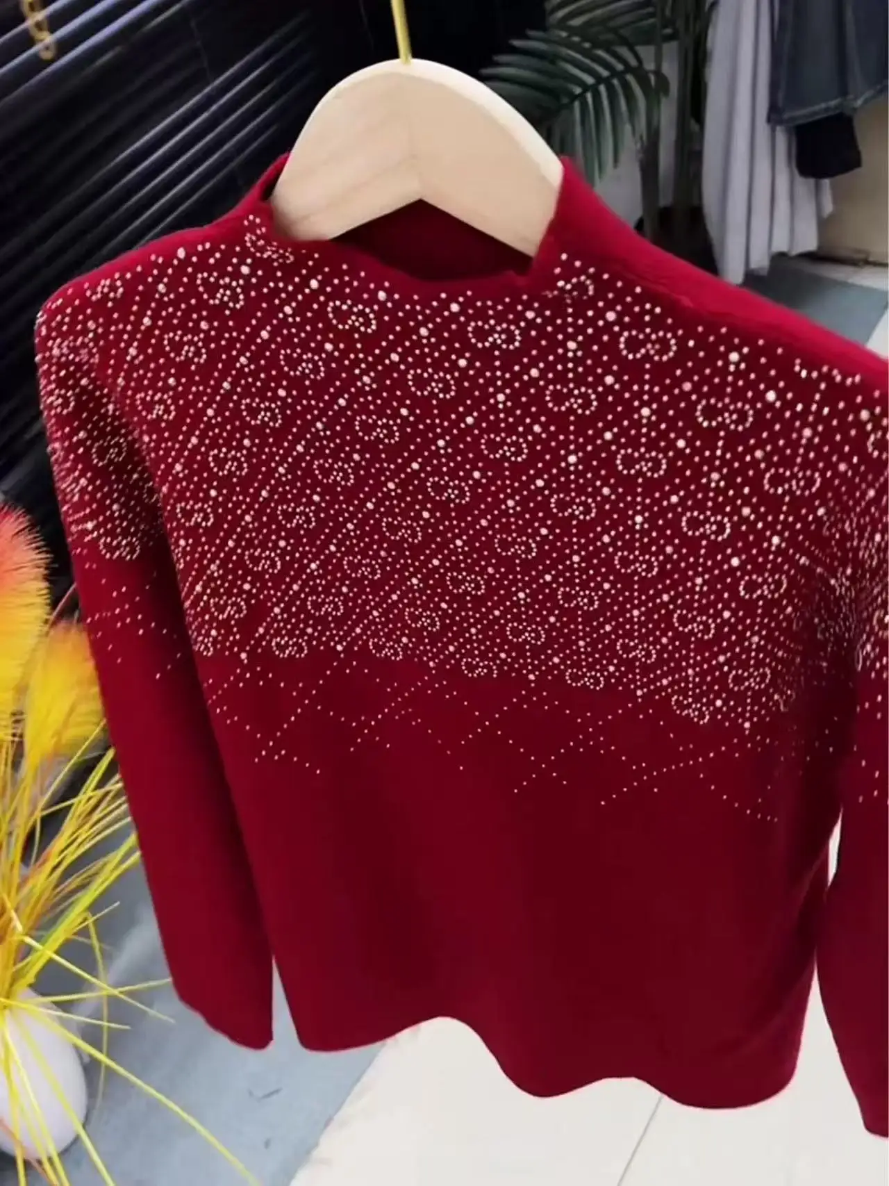 Luksusowy sweter damski z długim rękawem, zdobiony diamentami, czerwony, jesienno-zimowy, dzianinowy, pulower, top, sweter bazowy.