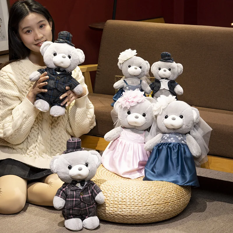 新しいウェディングドレスを着たクマのカップルセットぬいぐるみ、ロマンチックな新郎新婦のテディベア、柔らかく抱き心地の良いホームデコレーション