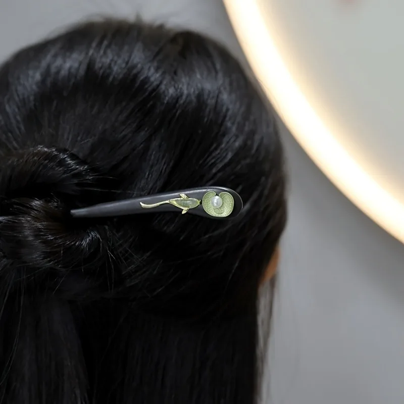 1 Stück Haarstab im chinesischen Stil: Schwarzes Holz mit Gold-, Grün- und Perlenakzenten, kompliziertes Koi- und Lotus-Design, perfekt für Traditiona – Detail 4
