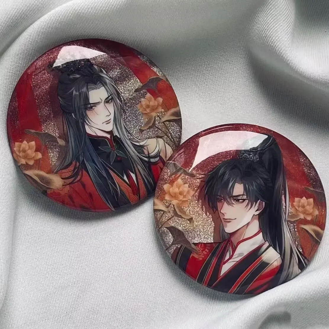 

The "Erha and His White Cat Master" Mo Ran Chu Wanning badge features a high level of appearance and a stunning grainy brooch