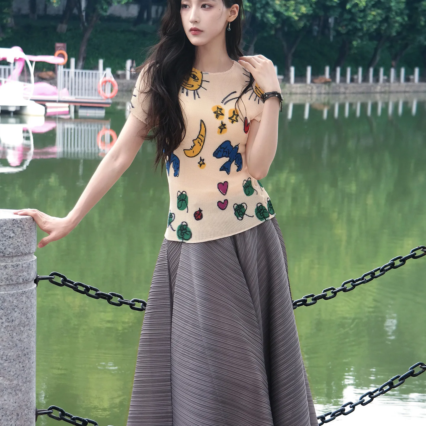 

Miyake Pleated 2025 New Autumn Japanese Cartoon Print Short-sleeved T-shirt Female Summer Pleated Design Trouser Skirt Suit