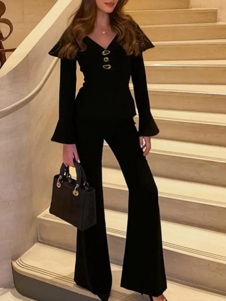 

2026 Модный черный сексуальный комплект из двух предметов в стиле ретро для женщин с v-образным вырезом, тонкий топ с длинными рукавами, модные расклешенные брюки, элегантный женский костюм