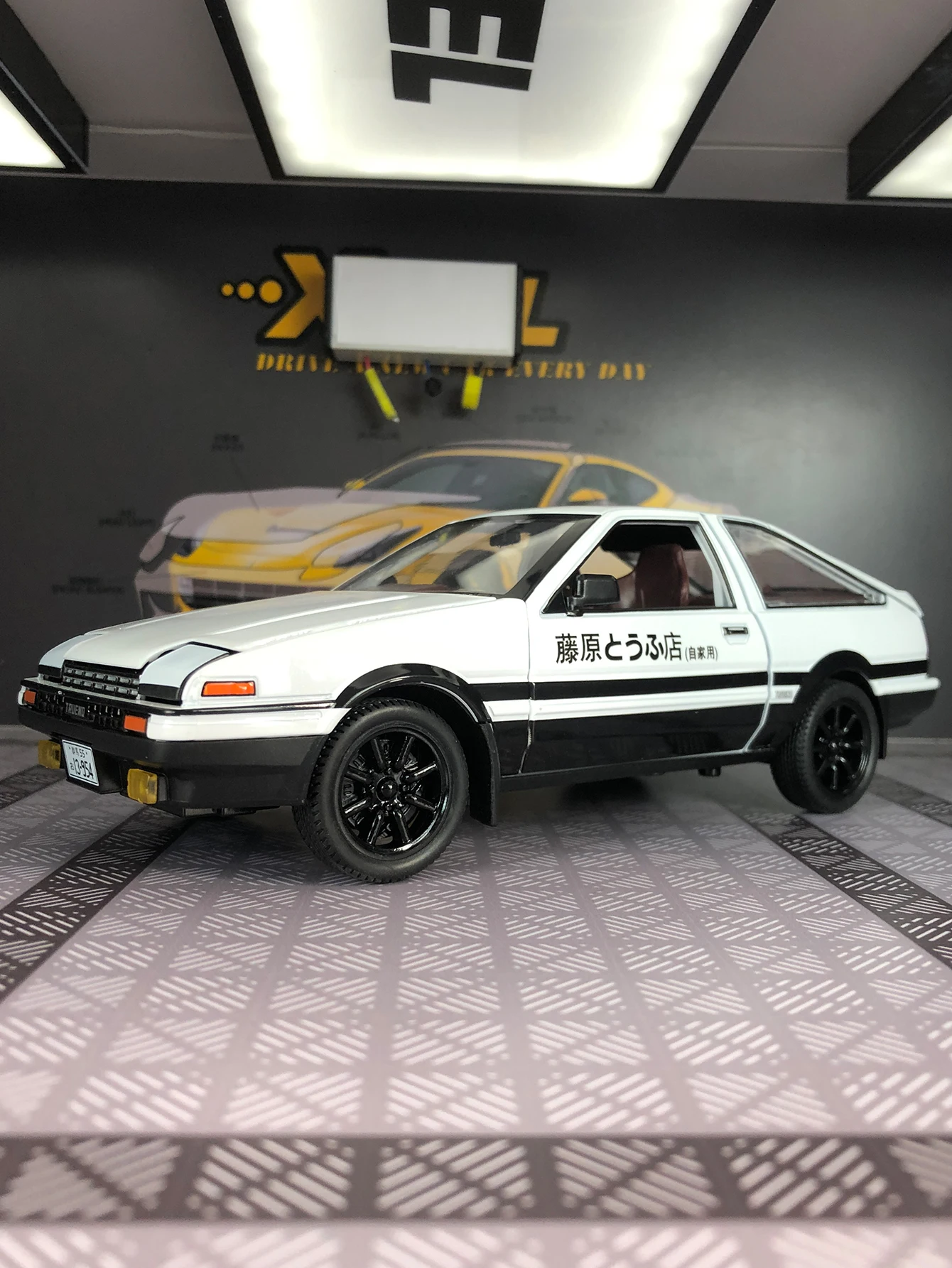 

1: 24 simulation zinc alloy Toyota AE86 model car, static ornament, metal collectible gift car